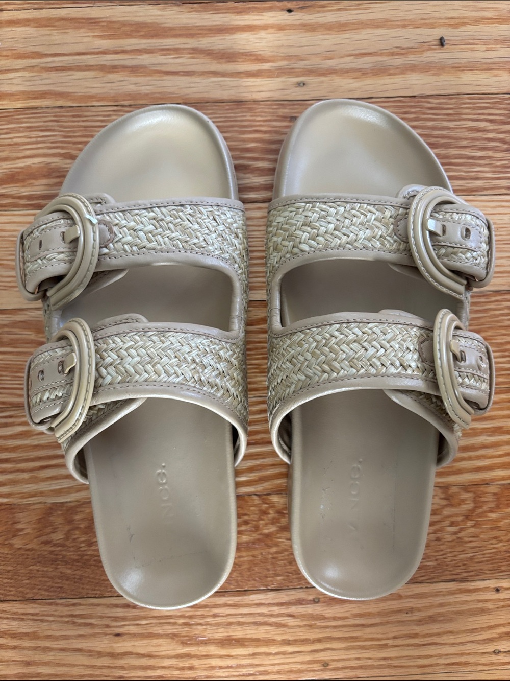 Vince Sandals Size 5.5 never worn